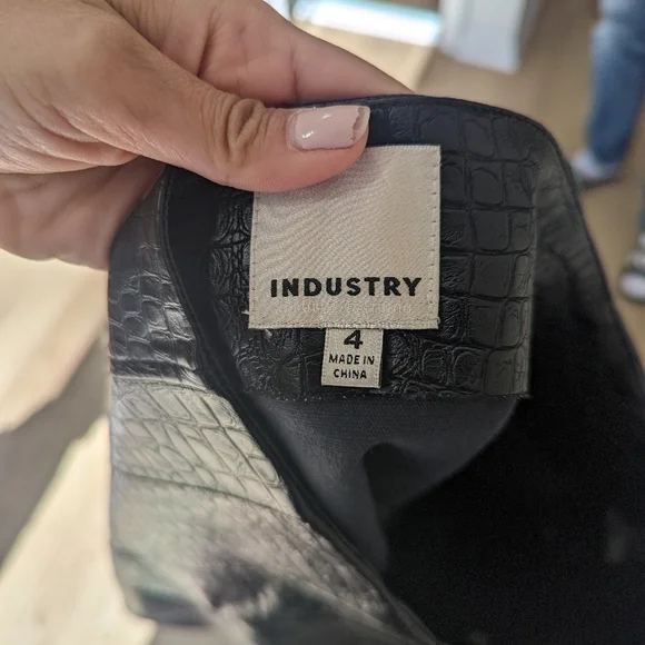 INDUSTRY Faux Leather Black Skirt With Button Detail Size 4 - Picture 3 of 3